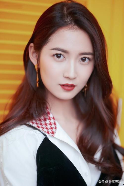 年轻女喜欢的明星,揭秘年轻女孩心中的明星梦工厂