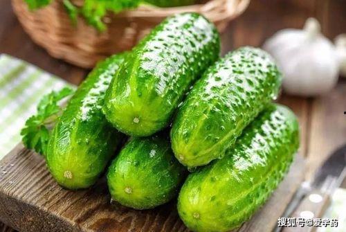 湿气重可以吃瓜吗,适量吃瓜，养生又解暑