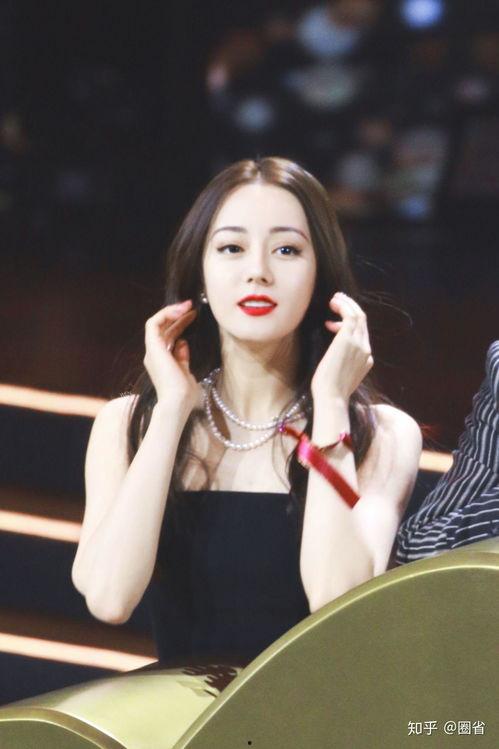 夜悬女明星,揭秘当红女明星的璀璨人生