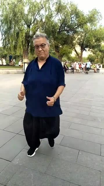 山西跳舞网红大妈是谁,舞动乡村，魅力四射