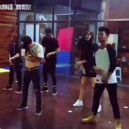 明星跟风穿鞋舞蹈视频,鞋舞风生，潮流风向标