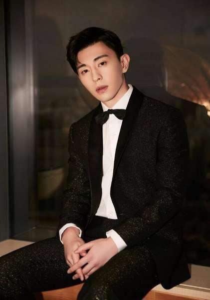 男明星金晨,阳光活力女神，演绎青春魅力